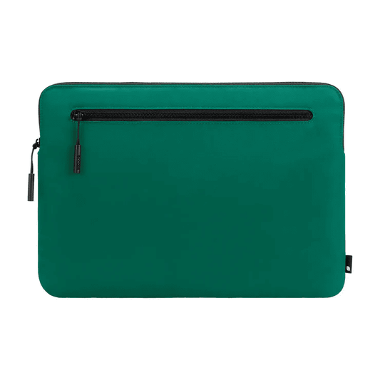 جراب Incase Compact مع نايلون مقاوم للطائرات لجهاز MacBook Pro مقاس 13 بوصة وجهاز MacBook Air مقاس 13 بوصة (2016-2024) - أخضر