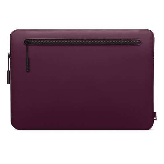جراب Incase Compact المصنوع من النايلون المقاوم للعوامل الجوية لأجهزة MacBook Pro 15 و 16 بوصة - لون باذنجاني