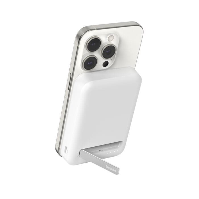 باور بنك Belkin BoostCharge Pro المغناطيسي بتقنية Qi2 بقدرة 15 واط وسعة 8,000 مللي أمبير - أبيض