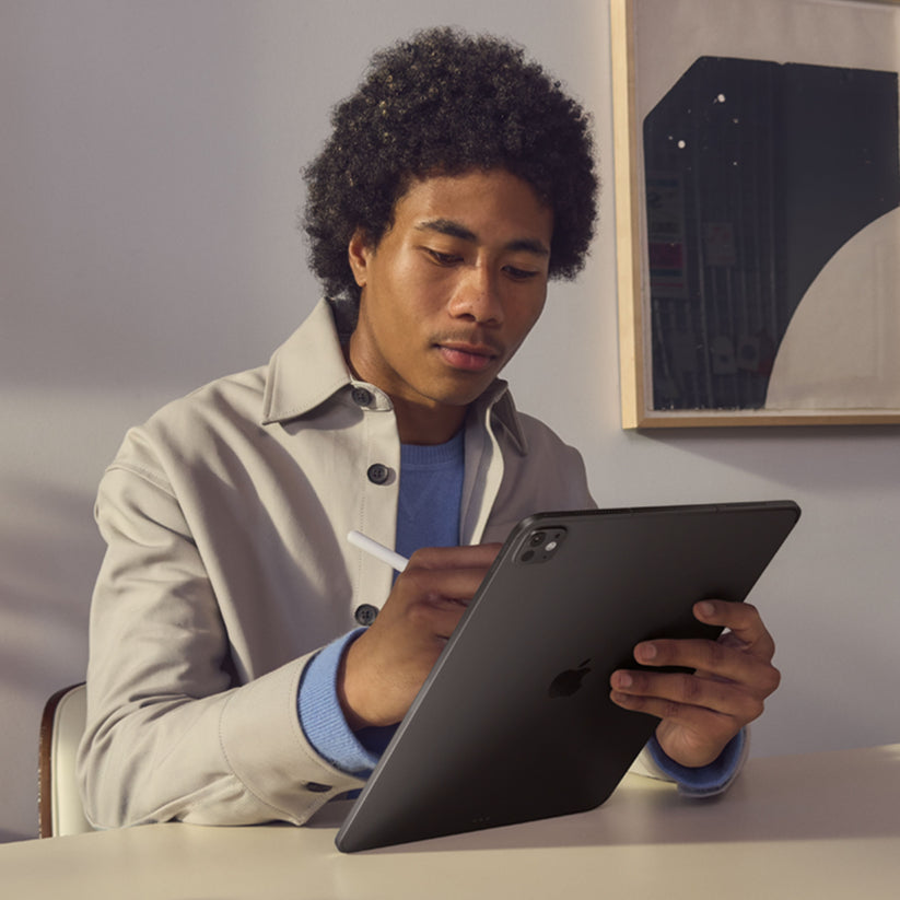 iPad_Pro_11-in_M5_WiFi_Silver_PDP_Image_Position_5__en-ME