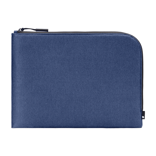 جراب Incase Facet مصنوع من قماش التويل المعاد تدويره لجهاز MacBook Pro مقاس 14 بوصة (2021-2024) - أزرق